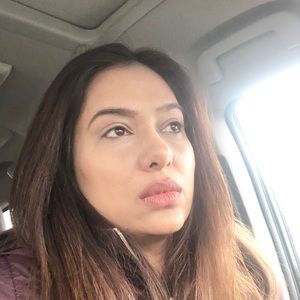 Meet your Posher, Mona